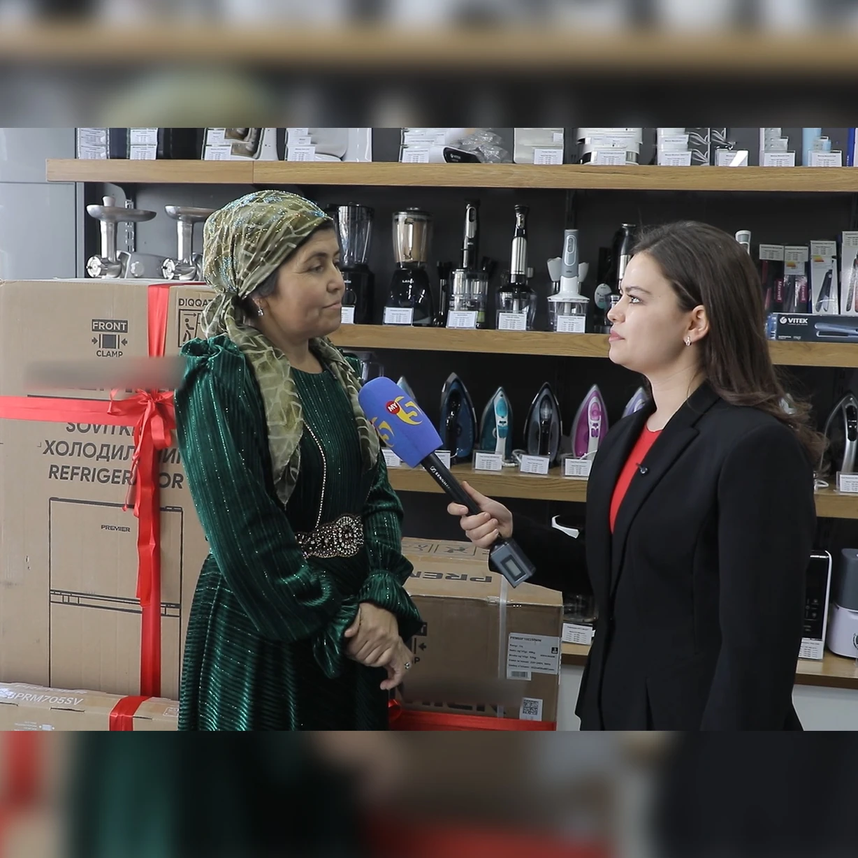 «Mening yurtim» telekanalining 11 yilligiga bag‘ishlangan aksiyada g'olib bo'lgan Sirdaryolik Shoxida Yusupovaga  maishiy texnikalar to'plami yetkazib berildi