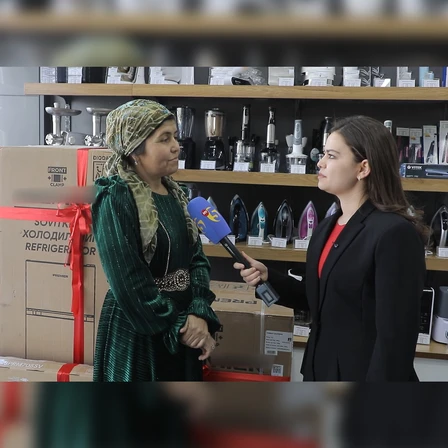 «Mening yurtim» telekanalining 11 yilligiga bag‘ishlangan aksiyada g'olib bo'lgan Sirdaryolik Shoxida Yusupovaga  maishiy texnikalar to'plami yetkazib berildi