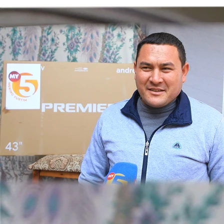 🎉 «Mening yurtim» telekanalining 11 yilligiga bag‘ishlangan aksiyada g'olib bo'lgan Namanganlik Farhodjon Tolipovga televizor yetkazib berildi 🫡