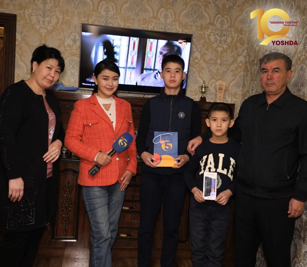 🎉 «Mening yurtim» telekanalining 10 yilligiga bag‘ishlangan aksiyada g'olib bo'lgan samarqandlik O'rolov Firdavsga smartfon yetkazib berildi 🫡